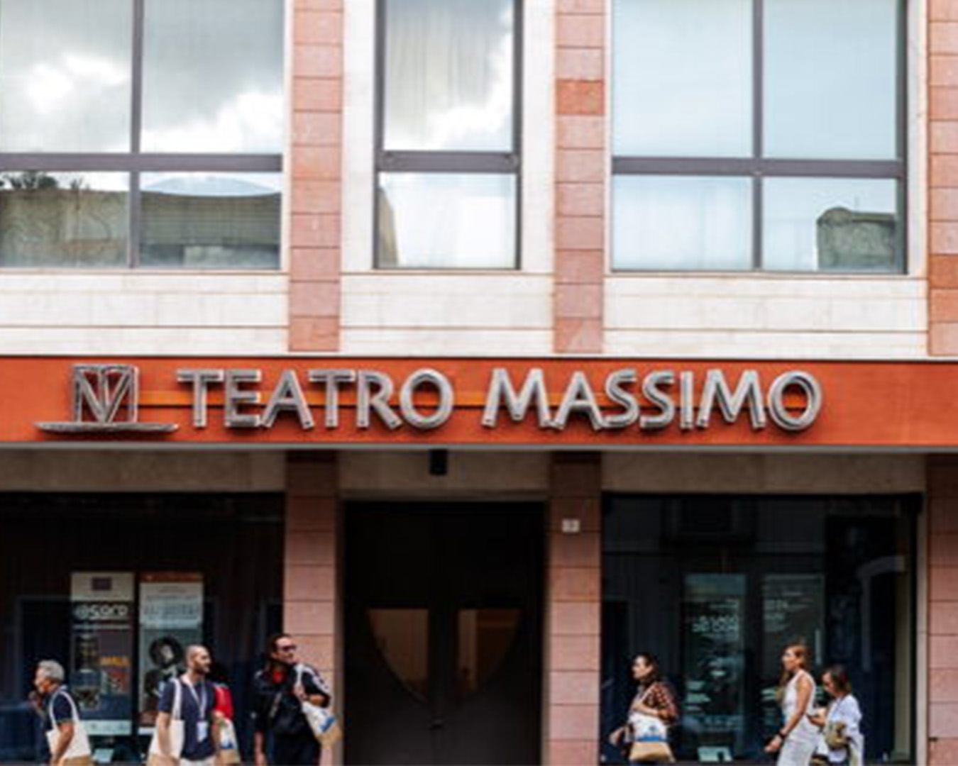 TEATRO-MASSIMO-ESTERNI-FOTO-SARA-DEIDDA-426x375-1-1-1.jpg